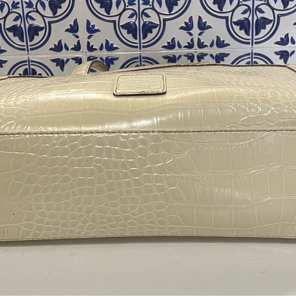 LIZ Claiborne, satchel hand bag FAUX ALLIGATOR LARGE CREAM short handles - Picture 4 of 16